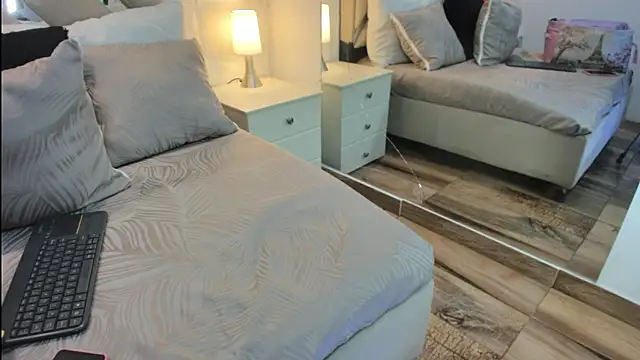 Snapshot of raquell_moore chatting on 9, 3, 2026 raquell moore online show from 9, 3, 2026