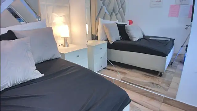 Snapshot of raquell_moore chatting on 18, 3, 2026 raquell moore online show from 18, 3, 2026