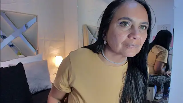 Snapshot of raquell_moore chatting on 19, 3, 2026 raquell moore online show from 19, 3, 2026