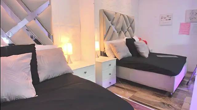 Snapshot of raquell_moore chatting on 7, 4, 2026 raquell moore online show from 7, 4, 2026