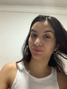 Bella still online show from 7, 11, 2025