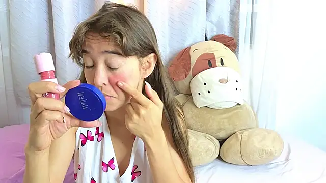 Snapshot of SERAFINA_ chatting on 9, 10, 2025 SERAFINA online show from 9, 10, 2025