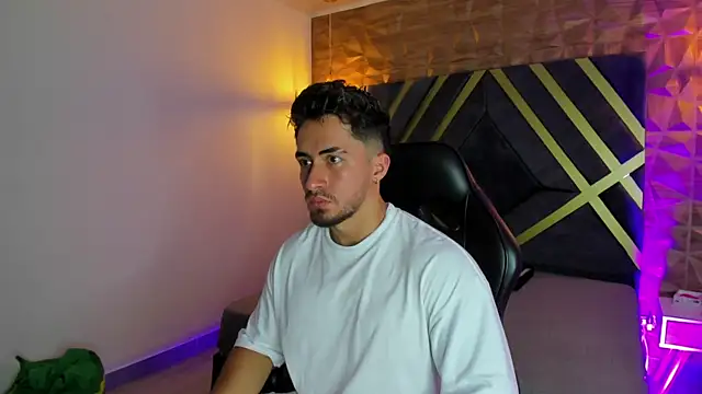 Snapshot of Brad_Summer chatting on 4, 4, 2026 Brad Summer online show from 4, 4, 2026