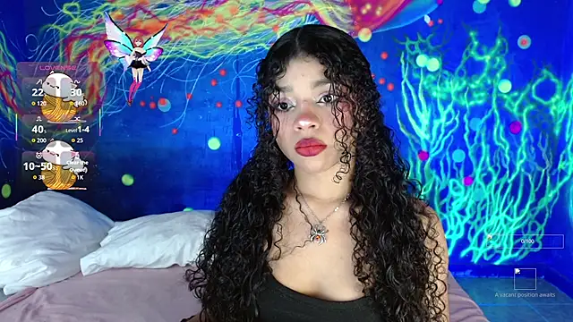 Snapshot of lucie_petite chatting on 13, 11, 2025 lucie petite online show from 13, 11, 2025