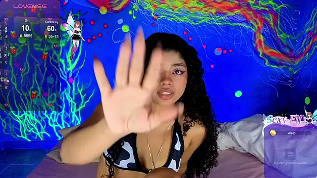 Snapshot of lucie_petite chatting on 7, 1, 2026 lucie petite online show from 7, 1, 2026