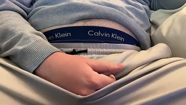 Snapshot of bmore235 chatting on 17, 12, 2025 bmore235 online show from 17, 12, 2025