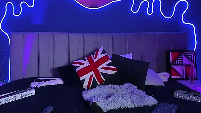 Snapshot of JeanneSabatier chatting on 1, 2, 2026 JeanneSabatier online show from 1, 2, 2026