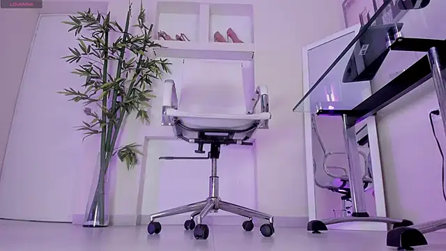 hannah howeell   online show from 19, 1, 2026