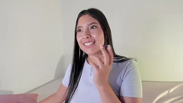 Sol angel  online show from 6, 3, 2025