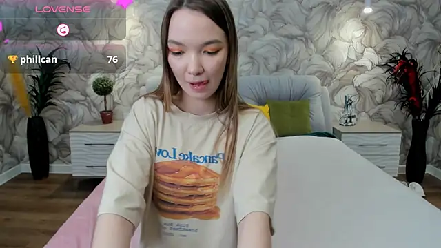 Snapshot of SusannJohnson chatting on 10, 3, 2025 SusannJohnson online show from 10, 3, 2025