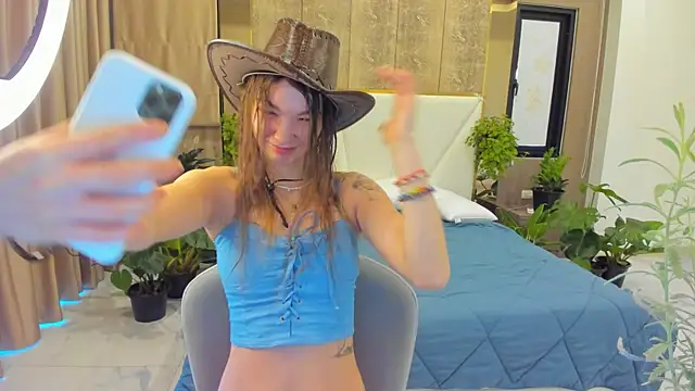 Snapshot of SusannJohnson chatting on 15, 12, 2025 SusannJohnson online show from 15, 12, 2025