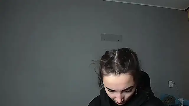 Eva Gloryy online show from 4, 12, 2025