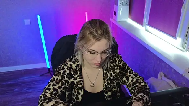 HotBrandyX online show from 9, 3, 2025