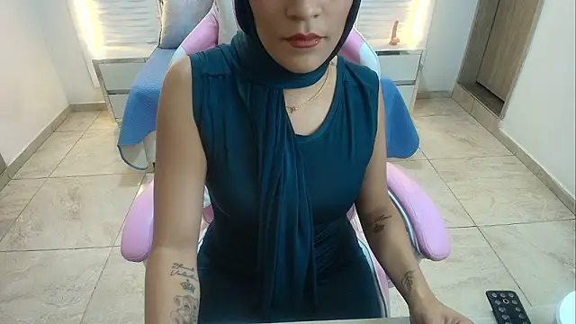 Snapshot of Zulema_hamdi chatting on 1, 2, 2025 Zulema hamdi online show from 1, 2, 2025