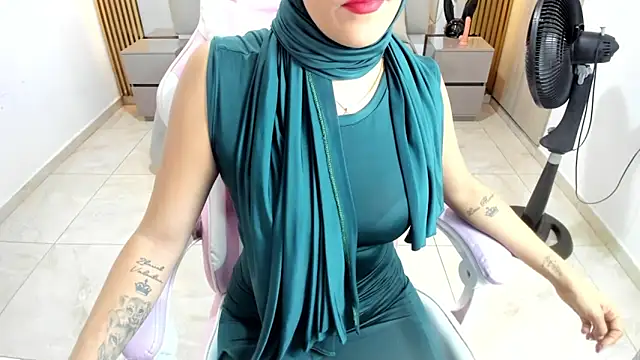 Snapshot of Zulema_hamdi chatting on 4, 2, 2025 Zulema hamdi online show from 4, 2, 2025