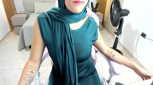 Snapshot of Zulema_hamdi chatting on 6, 2, 2025 Zulema hamdi online show from 6, 2, 2025
