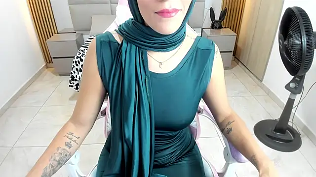 Snapshot of Zulema_hamdi chatting on 8, 2, 2025 Zulema hamdi online show from 8, 2, 2025