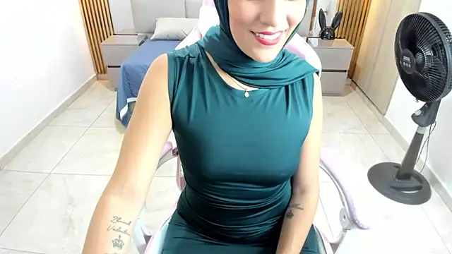 Snapshot of Zulema_hamdi chatting on 14, 2, 2025 Zulema hamdi online show from 14, 2, 2025