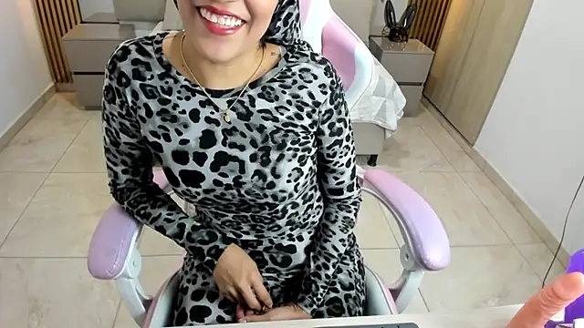 Snapshot of Zulema_hamdi chatting on 20, 2, 2025 Zulema hamdi online show from 20, 2, 2025