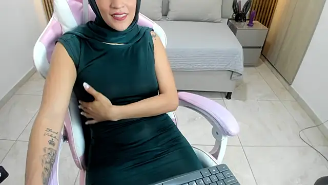 Snapshot of Zulema_hamdi chatting on 1, 3, 2025 Zulema hamdi online show from 1, 3, 2025
