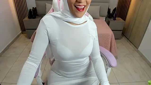 Snapshot of Zulema_hamdi chatting on 4, 3, 2025 Zulema hamdi online show from 4, 3, 2025