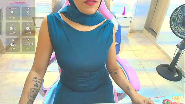 Snapshot of Zulema_hamdi chatting on 5, 3, 2025 Zulema hamdi online show from 5, 3, 2025