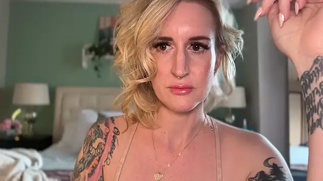 Snapshot of Officiallyonlytams chatting on 8, 3, 2026 Officiallyonlytams online show from 8, 3, 2026