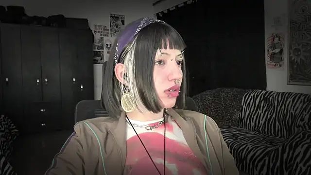Snapshot of roxy_toxic chatting on 7, 7, 2026 roxy toxic online show from 7, 7, 2026
