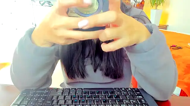 Tianiaa online show from 22, 10, 2025