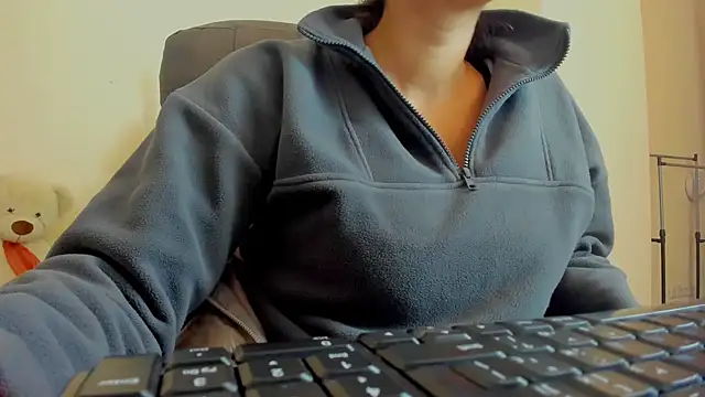 Tianiaa online show from 5, 12, 2025