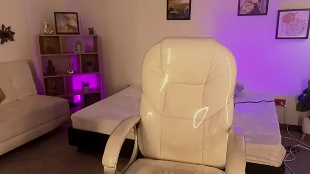 Nicole Foxx  online show from 22, 10, 2025