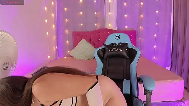 Lia little18 online show from 18, 1, 2025