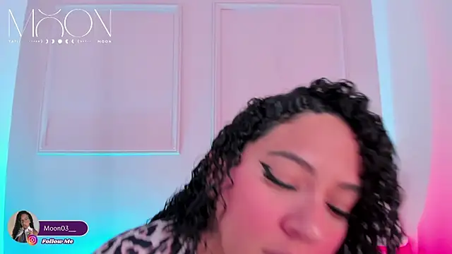 Snapshot of tatii_moon chatting on 15, 12, 2025 tatii moon online show from 15, 12, 2025