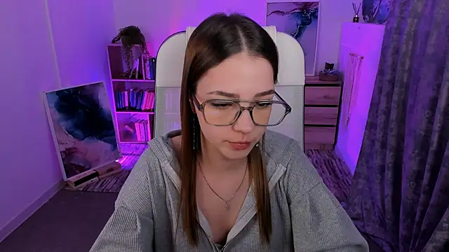 PamBeesly online show from 24, 2, 2025