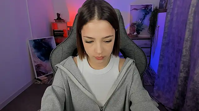 PamBeesly online show from 25, 9, 2025