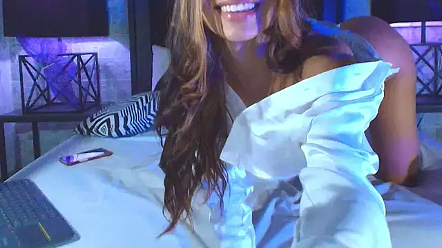 Bella Smiith  online show from 8, 2, 2025