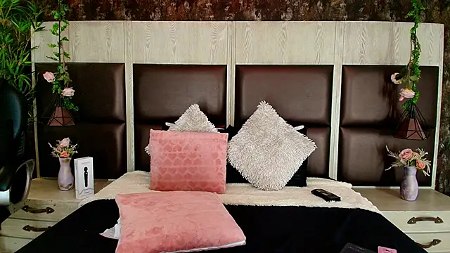 Bella Smiith  online show from 10, 9, 2025