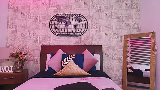 Bella Smiith  online show from 15, 10, 2025