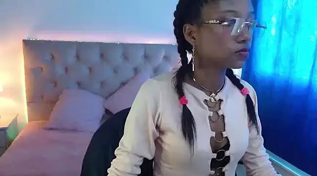 Snapshot of LITTLEDOLLHOT chatting on 6, 2, 2025 LITTLEDOLLHOT online show from 6, 2, 2025