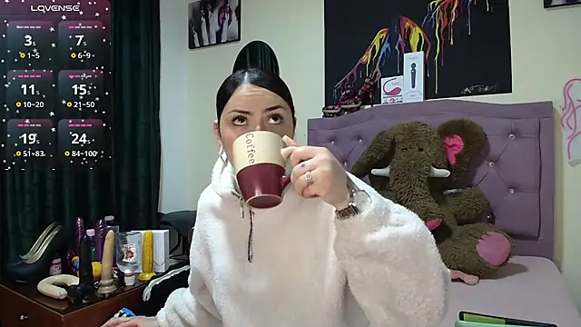 Emmie Hot online show from 12, 11, 2025