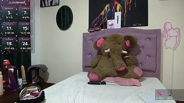 Snapshot of Emmie_Hot chatting on 20, 12, 2025 Emmie Hot online show from 20, 12, 2025