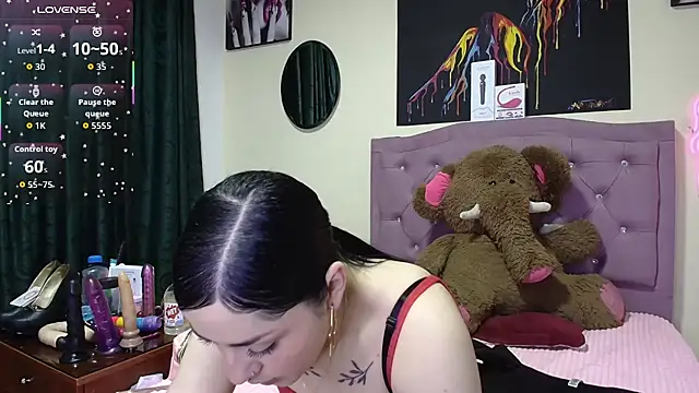 Snapshot of Emmie_Hot chatting on 1, 4, 2026 Emmie Hot online show from 1, 4, 2026