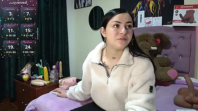 Snapshot of Emmie_Hot chatting on 6, 5, 2026 Emmie Hot online show from 6, 5, 2026