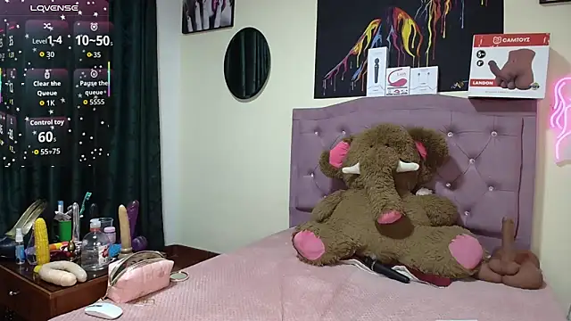 Snapshot of Emmie_Hot chatting on 13, 5, 2026 Emmie Hot online show from 13, 5, 2026