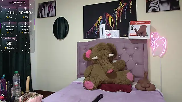 Snapshot of Emmie_Hot chatting on 20, 6, 2026 Emmie Hot online show from 20, 6, 2026