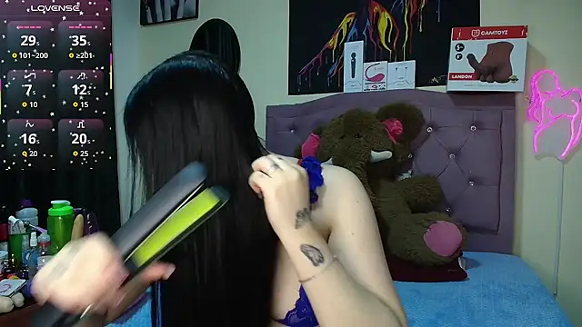 Snapshot of Emmie_Hot chatting on 7, 7, 2026 Emmie Hot online show from 7, 7, 2026