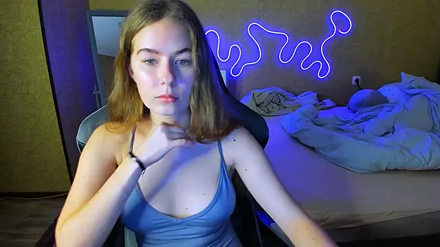 Snapshot of EmilyPaw chatting on 8, 5, 2026 EmilyPaw online show from 8, 5, 2026