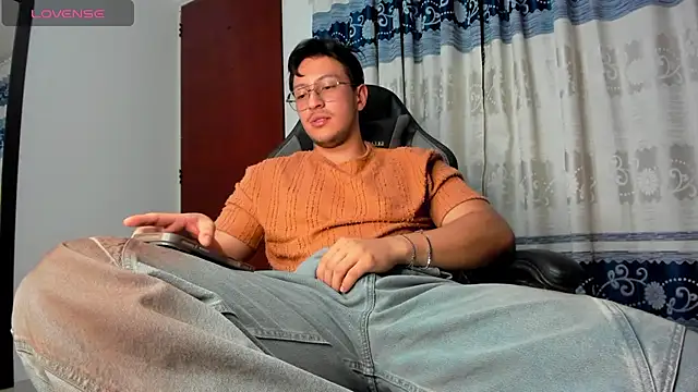 Snapshot of Amon__ashford chatting on 30, 7, 2026 Amon ashford online show from 30, 7, 2026