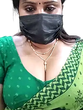 Snapshot of Queenflowerr chatting on 2, 2, 2025 Queenflowerr online show from 2, 2, 2025