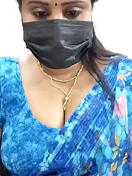 Snapshot of Queenflowerr chatting on 4, 2, 2025 Queenflowerr online show from 4, 2, 2025